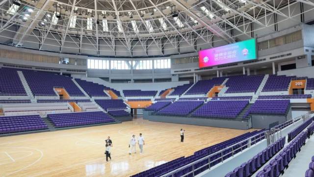 库明加被排除出轮转阵容，勇士半场10人得分领先公牛14分